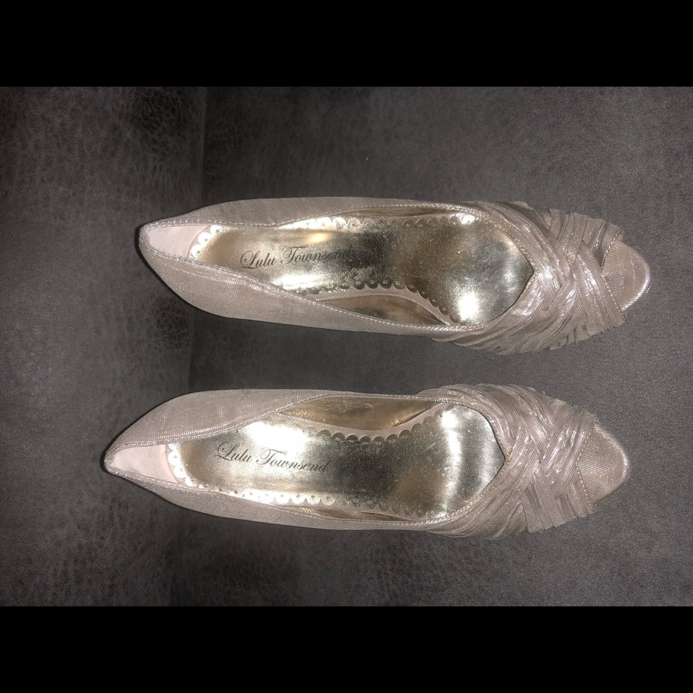 Metallic open toed heels. Very cute! Size 6